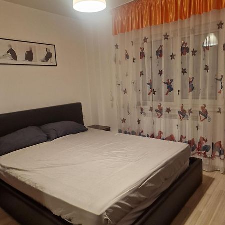 2 Bedrooms Apartment. Galaţi Eksteriør bilde