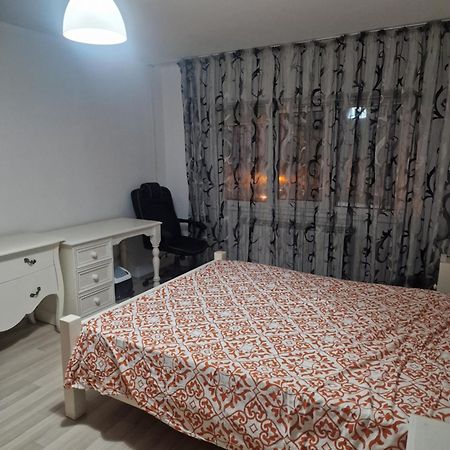 2 Bedrooms Apartment. Galaţi Eksteriør bilde